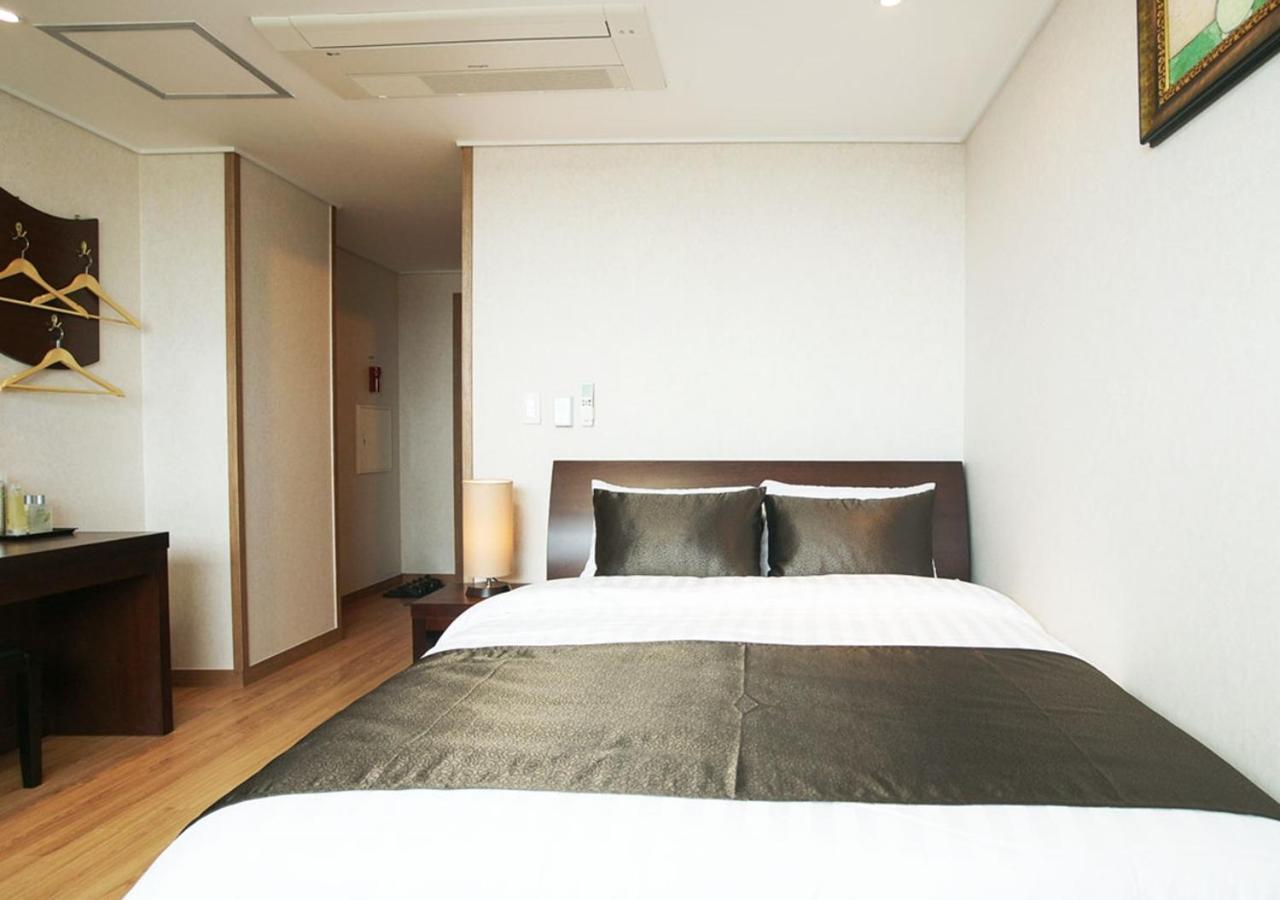 סאוגוויפו Iris Hotel מראה חיצוני תמונה