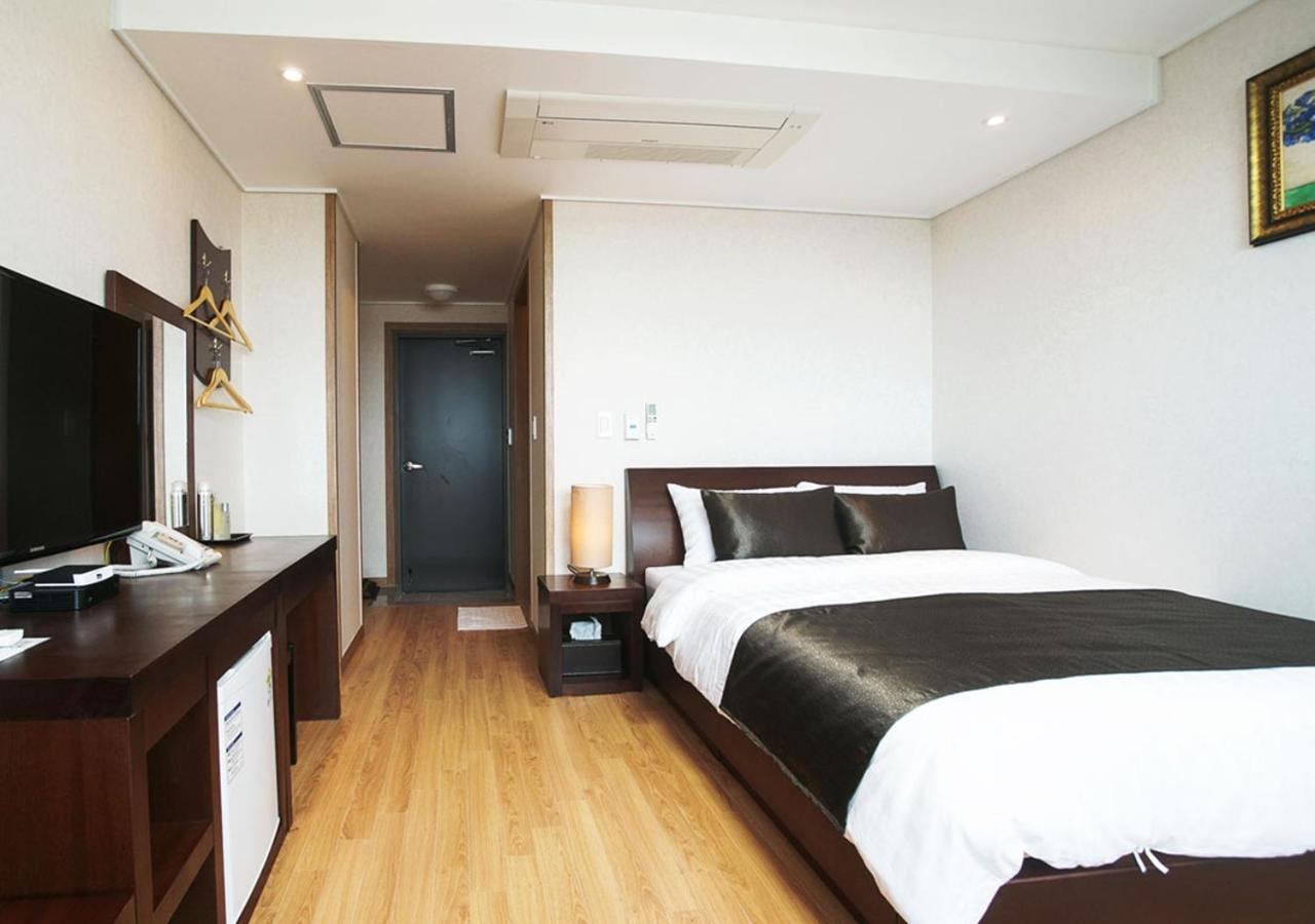 סאוגוויפו Iris Hotel מראה חיצוני תמונה