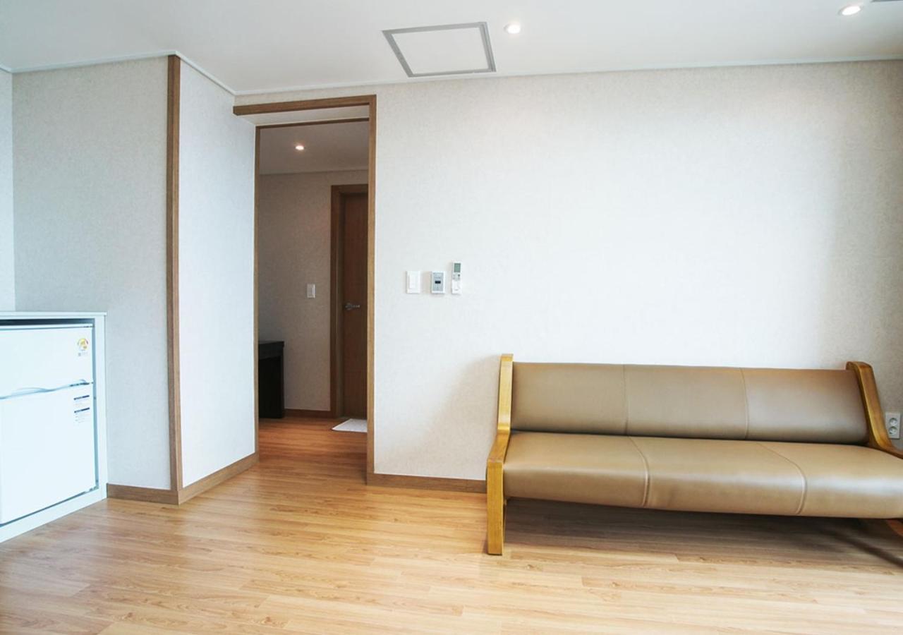 סאוגוויפו Iris Hotel מראה חיצוני תמונה