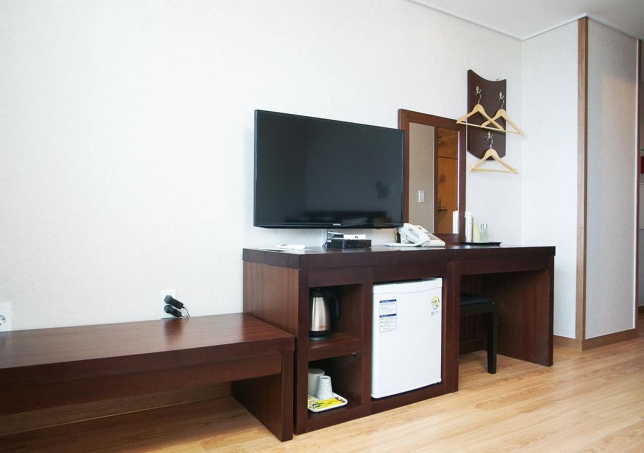 סאוגוויפו Iris Hotel מראה חיצוני תמונה