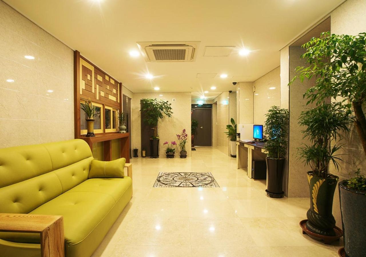 סאוגוויפו Iris Hotel מראה חיצוני תמונה