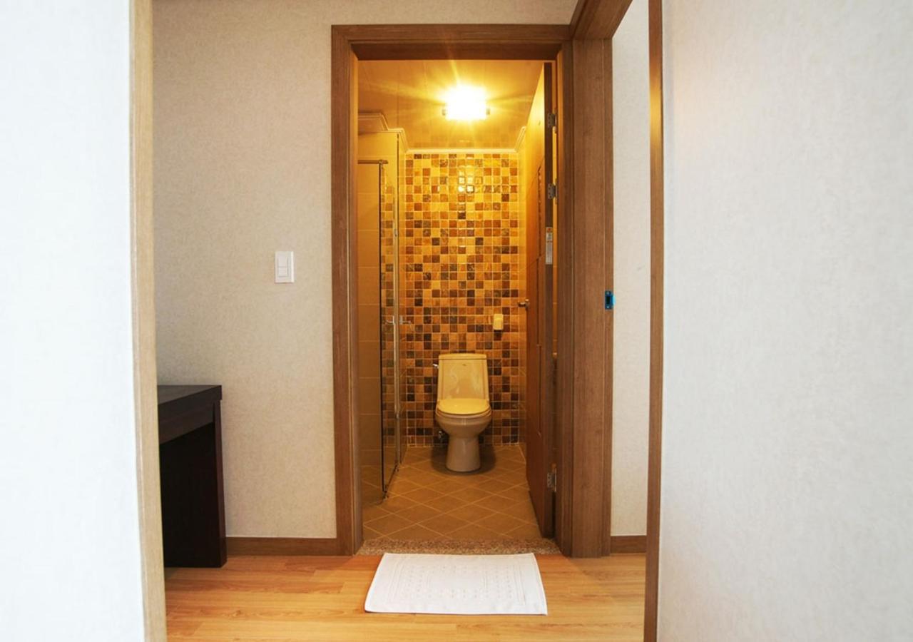 סאוגוויפו Iris Hotel מראה חיצוני תמונה
