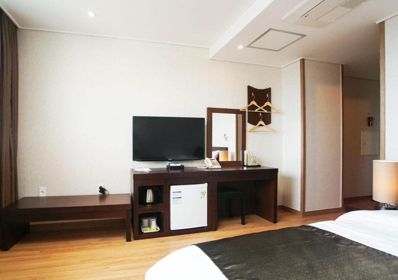 סאוגוויפו Iris Hotel מראה חיצוני תמונה