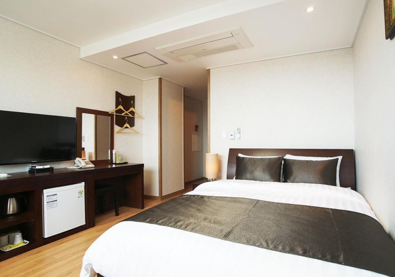 סאוגוויפו Iris Hotel מראה חיצוני תמונה